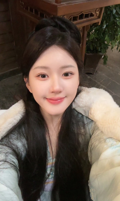 别人赏天上月，我赏我心中明月