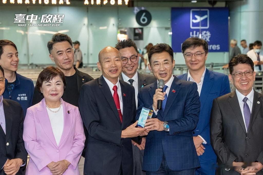 台中市长参选人江启臣今（21日）晚间在脸书发文声称，结束下午行程后，我特别赶往桃