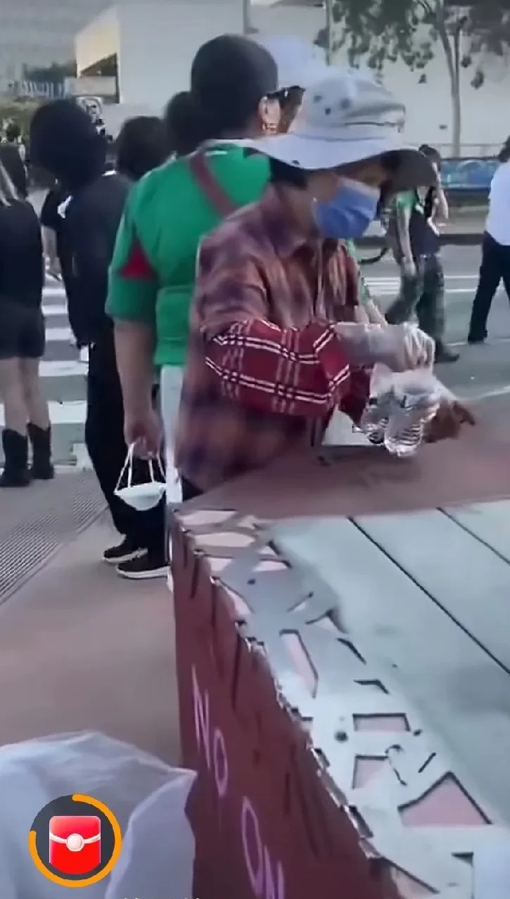 洛杉矶的骚乱，却火了这个华人大妈。只是我觉得怪怪的，不是说美国是天堂吗？许多人