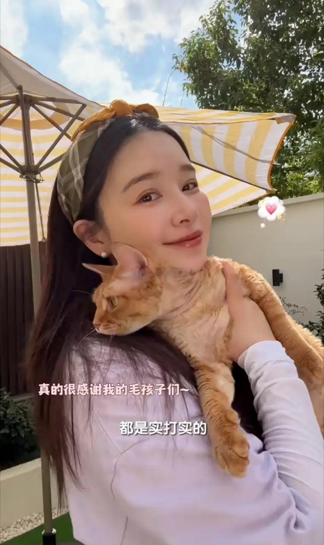 娱乐圈最让人意外的女明星非阚清子莫属。曾经的她是妥妥的“恋爱脑”、“颜控”、“身