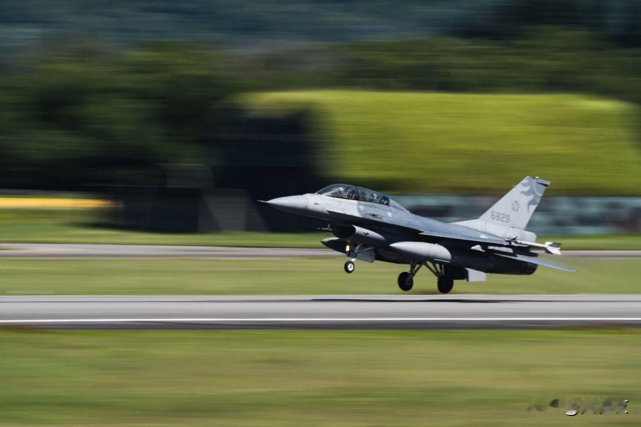 外媒报道，洛克希德·马丁公司开始对台湾地区空军首批66架新型F-16Block