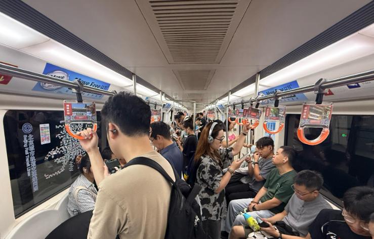 客流常年爆满的北京地铁，一年居然还要亏损两百多亿。明明搭乘的市民络绎不绝，为何仍