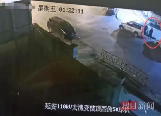 陕西延安，一58岁男子和4个朋友聚餐，他喝了半斤白酒，结束后，他上个厕所