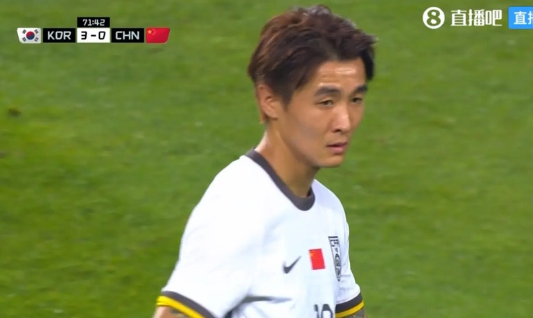0-3东亚杯国足开门黑，赛后杨晨评价，张玉宁和下半场登场的韦世豪表现出色，你们认