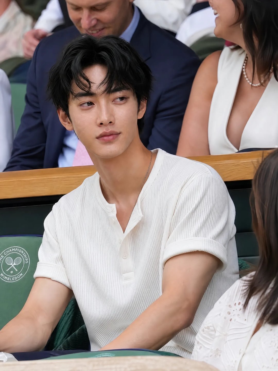 被裁掉的女孩两位AI主演，现在都已经比内娱的一些明星要火了但是这个长相真的觉得很
