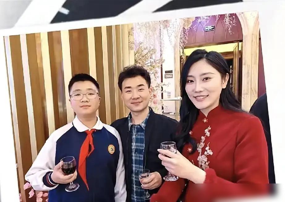 郭德纲砸下七位数给陶阳办婚礼，反手又送出一套北京大房产，这哪是收徒弟，分明是在疼