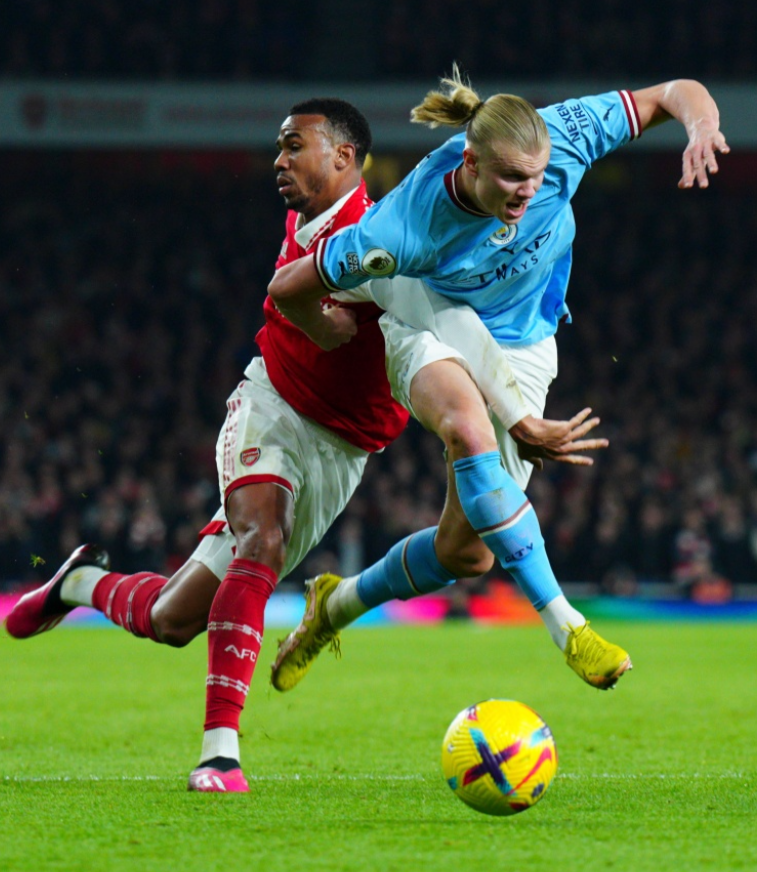 阿森纳输给曼城想争冠很难了！这种比赛厄德高竟然能混一整场，不是阿森纳不配拿冠军，