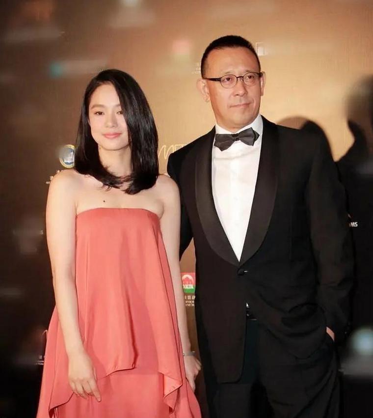 姜文与周韵，堪称娱乐圈“才子佳人”典范。姜文才华横溢，导演与演员身份皆出色；周韵