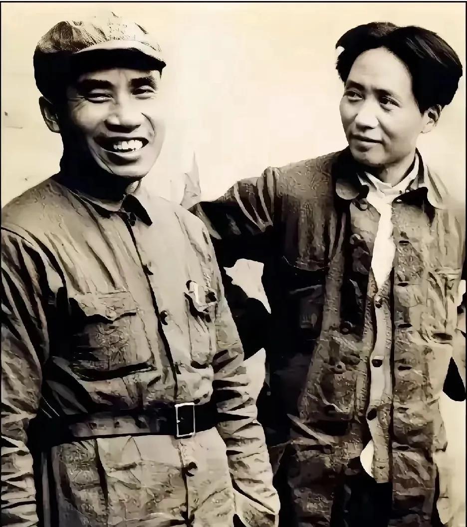 伟人对朱德元帅有过许多高度评价。他曾称赞朱德“度量大如海，意志坚如钢”，这是对朱
