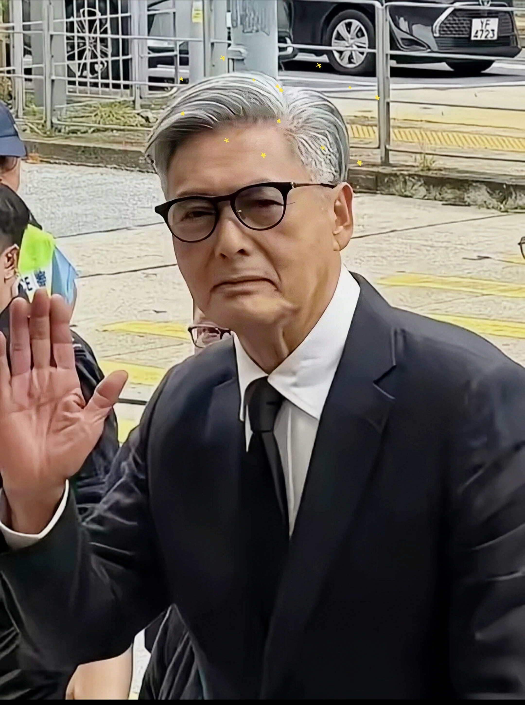 亏6000万卖房！周润发背后的格局令人敬佩，周润发又上热搜了，这次不是因为新电影，而是卖房。他那套山
