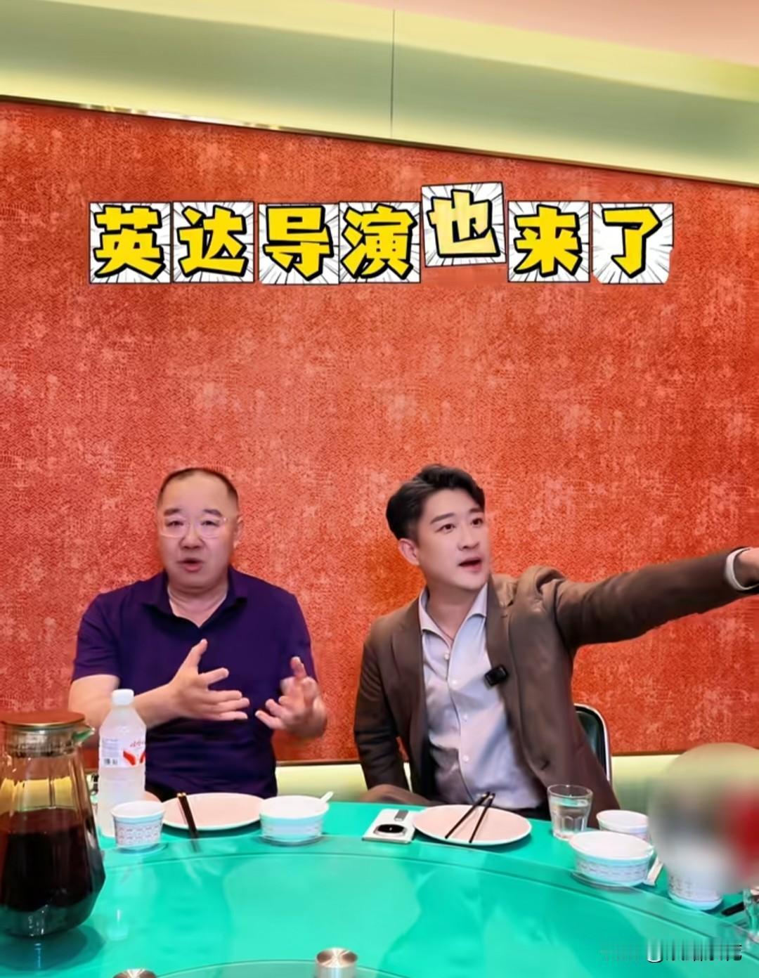 8月25日，曹云金晒出英达到店探店、现场指导工作的视频。66岁的英达，头发稀疏，
