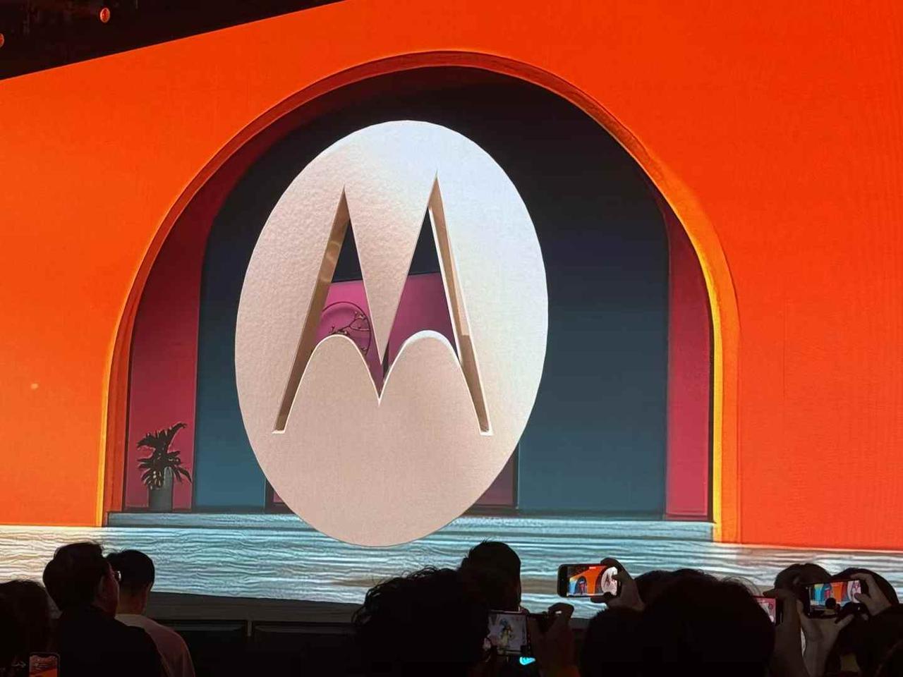 Motologo一出现，轻松愉悦感一下就上来了。HalloMoto，这就