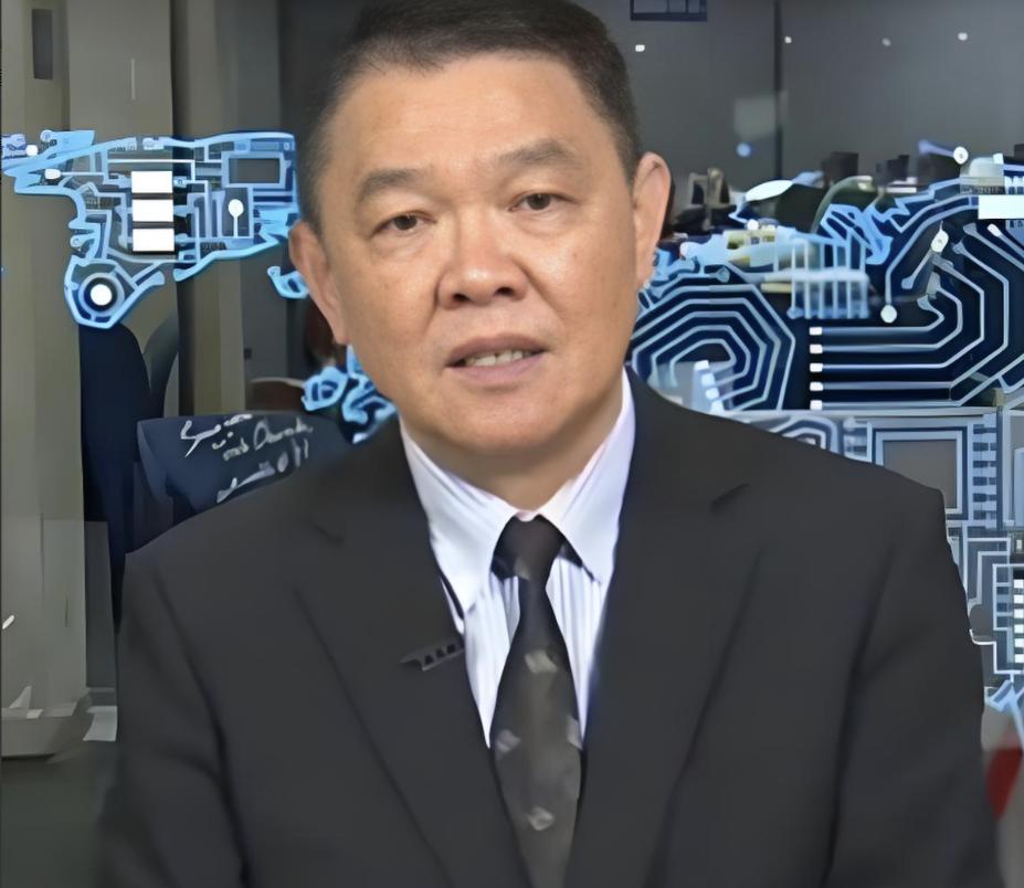 中天专家：原来以为电磁弹射很难，因为美国的福特号航母，测试3年5个月。而福特级的