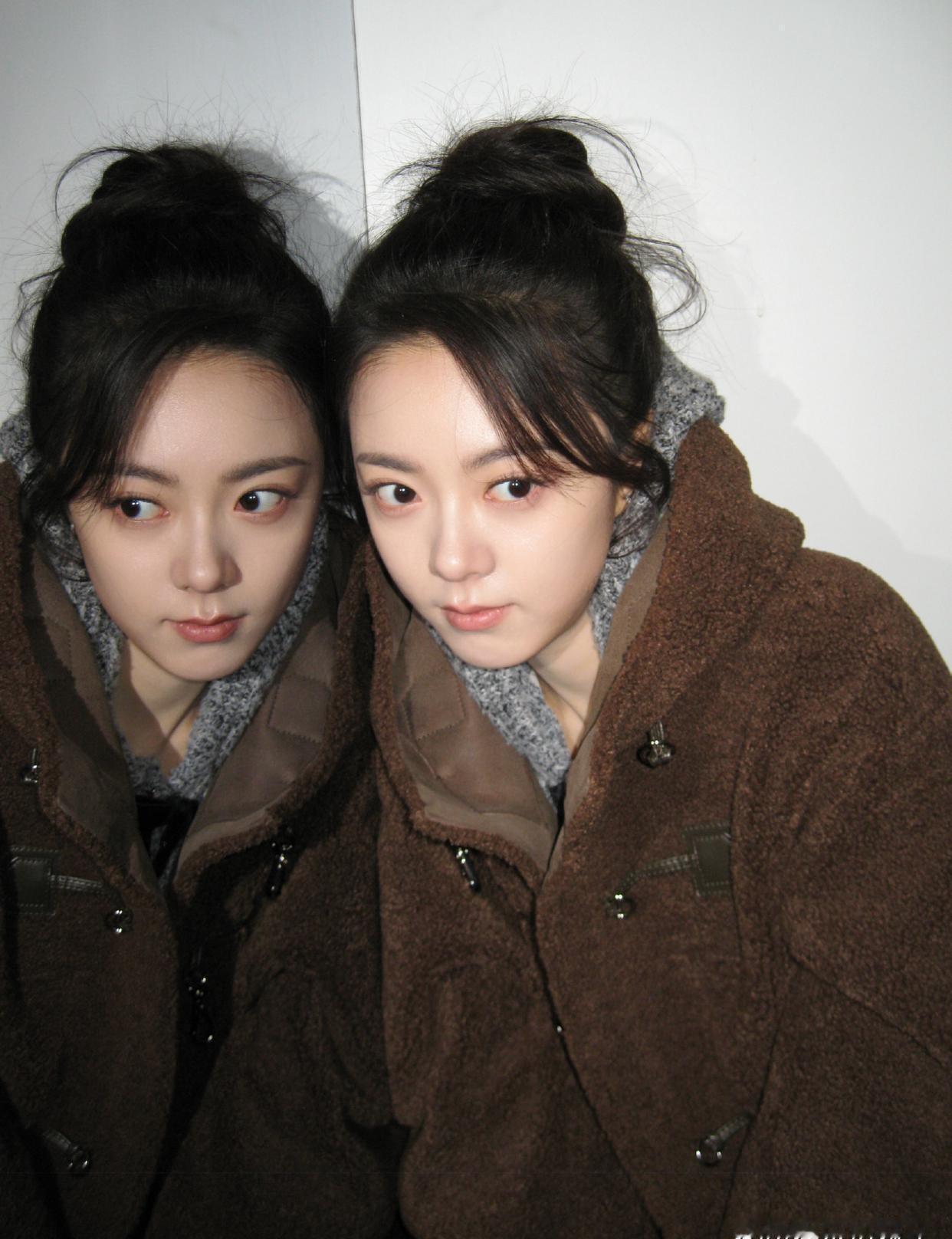 1.赵今麦以前跟张子枫关系还蛮好的，后来俩人因为竞争比较大，资源撞型严重，所以就