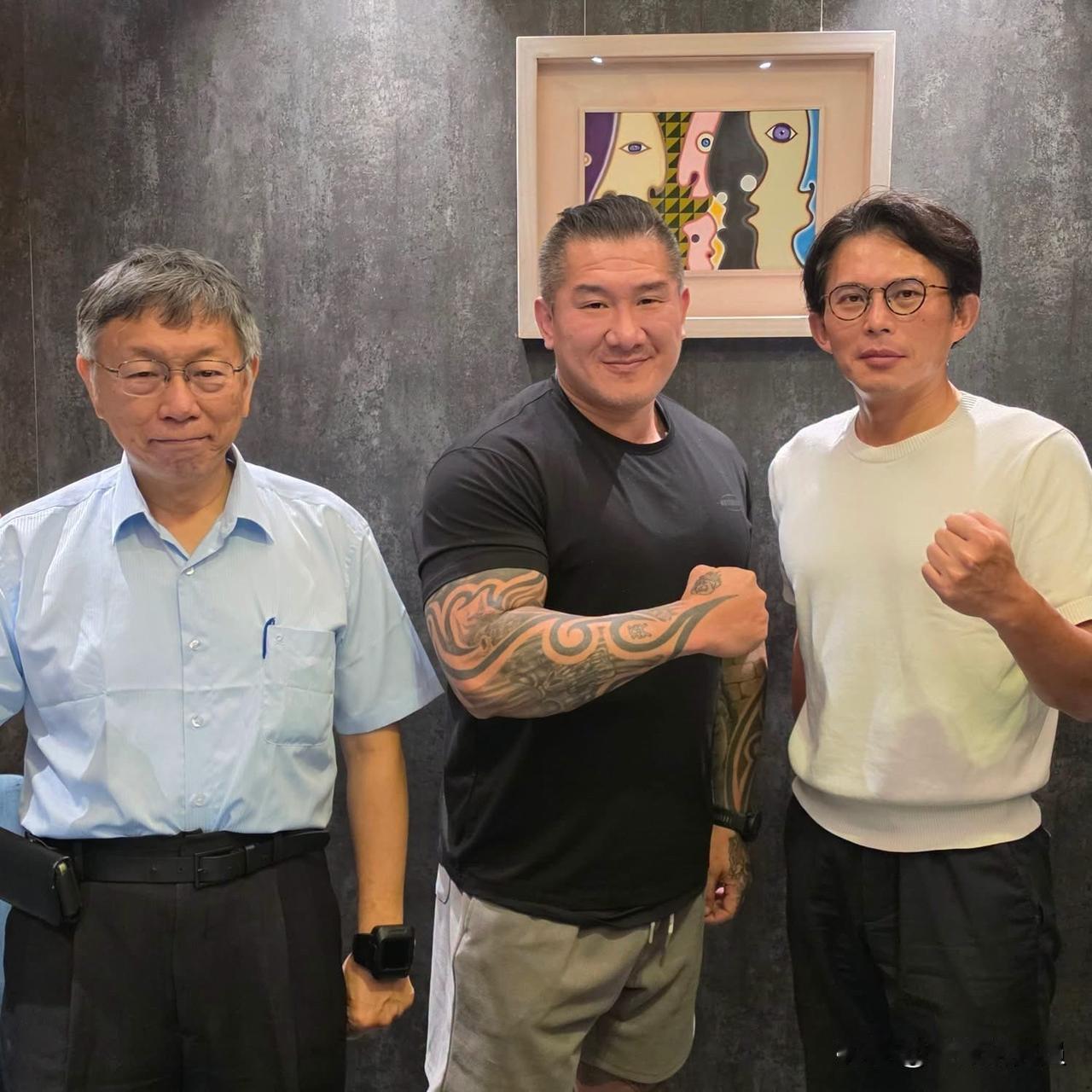 台网红“馆长”陈之汉今（26日）在社交媒体发文表示：“好久没有见面了，两位和以前