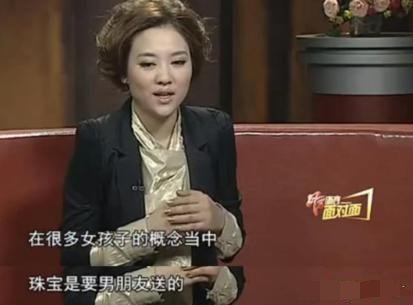 在2012年，当时30岁的宗馥莉在接受采访时曾表示，她购买过最昂贵的东西是一块全
