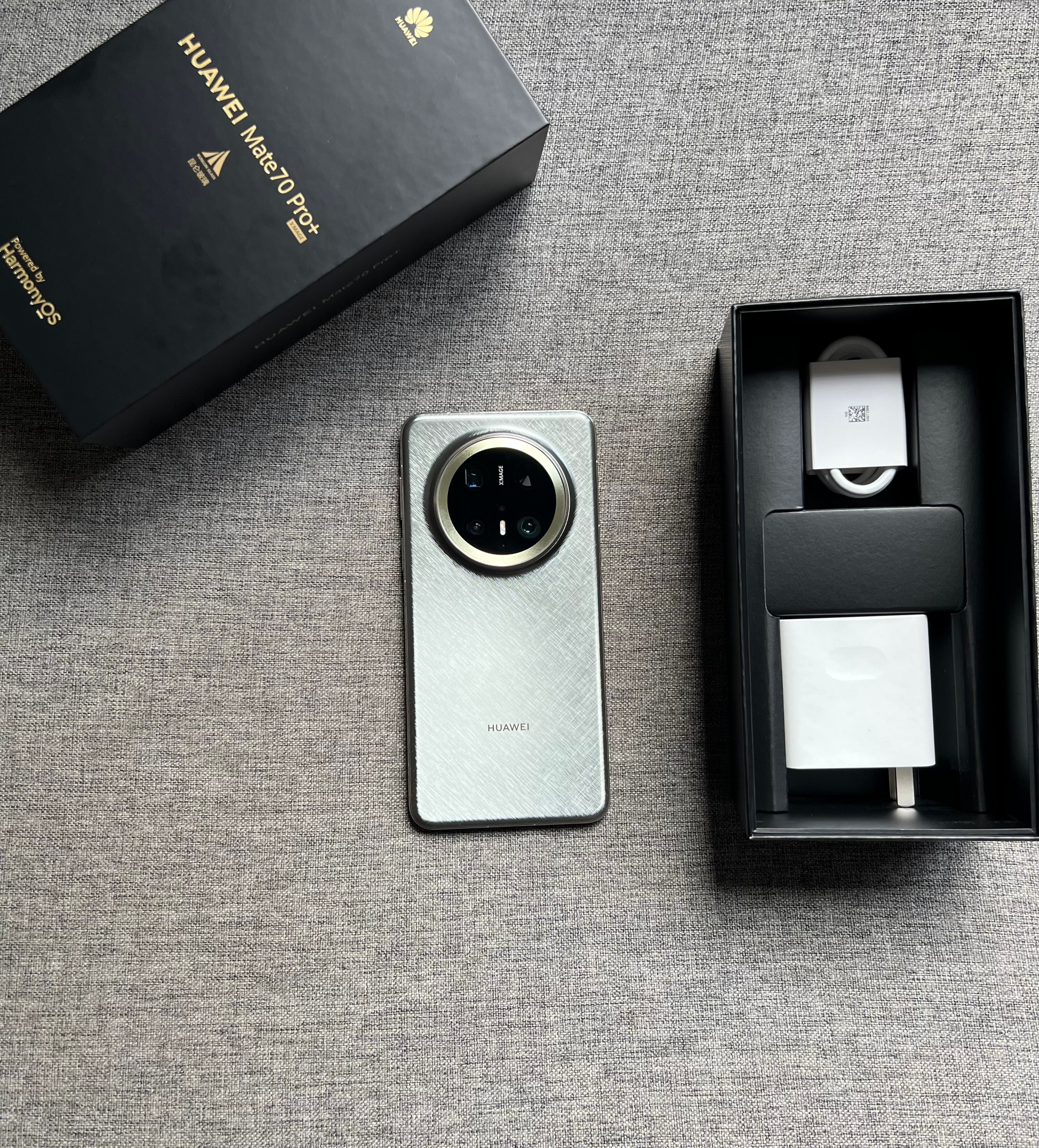 华为Mate70Pro+16+512G金丝银锦，99新全套，电池效率100