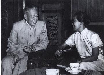 当年，林巧稚忙着坐诊，婉拒开国大典，还让市委书记彭真吃了闭门羹。20年后，彭真成