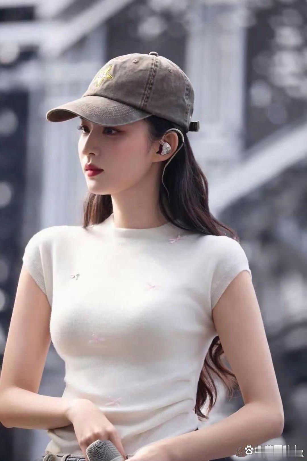 王楚然的颜值+身材真的双封神，这配置也太难得！好多明星都是单维度出众，她却做到了