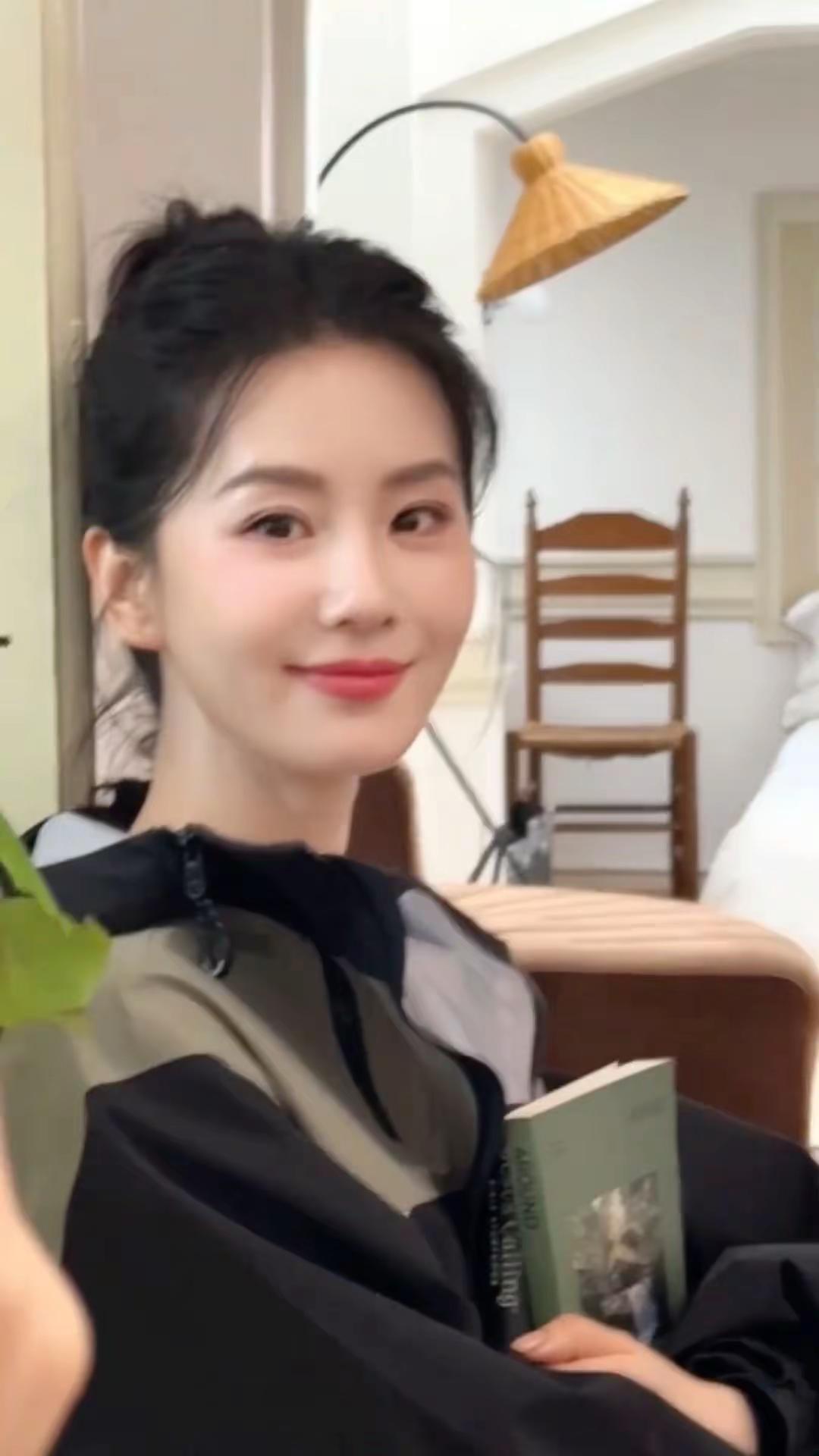 被刘诗诗这个笑给甜死了要🥰