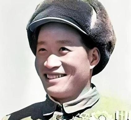 1964年，毛伟人去看望抗美援朝中奇袭白虎团的英雄排长，发现对方还只是副连长，甚