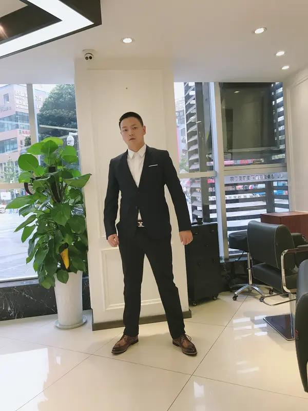 大哥请假十几天提前回家过年办公室炸开锅了！平时最拼的张大哥居然请了15天假，