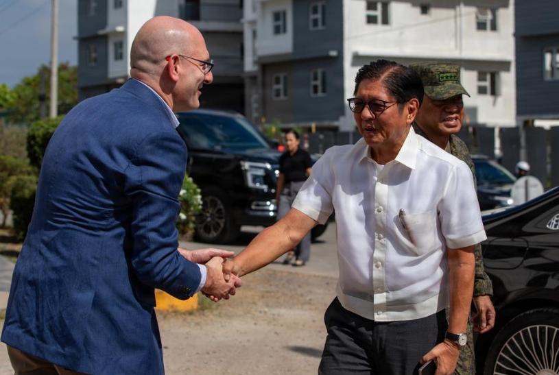 美国副防长跑去菲律宾喊威慑，转头让盟友自己掏钱，小马科斯听懂了仁爱礁摩擦刚发生