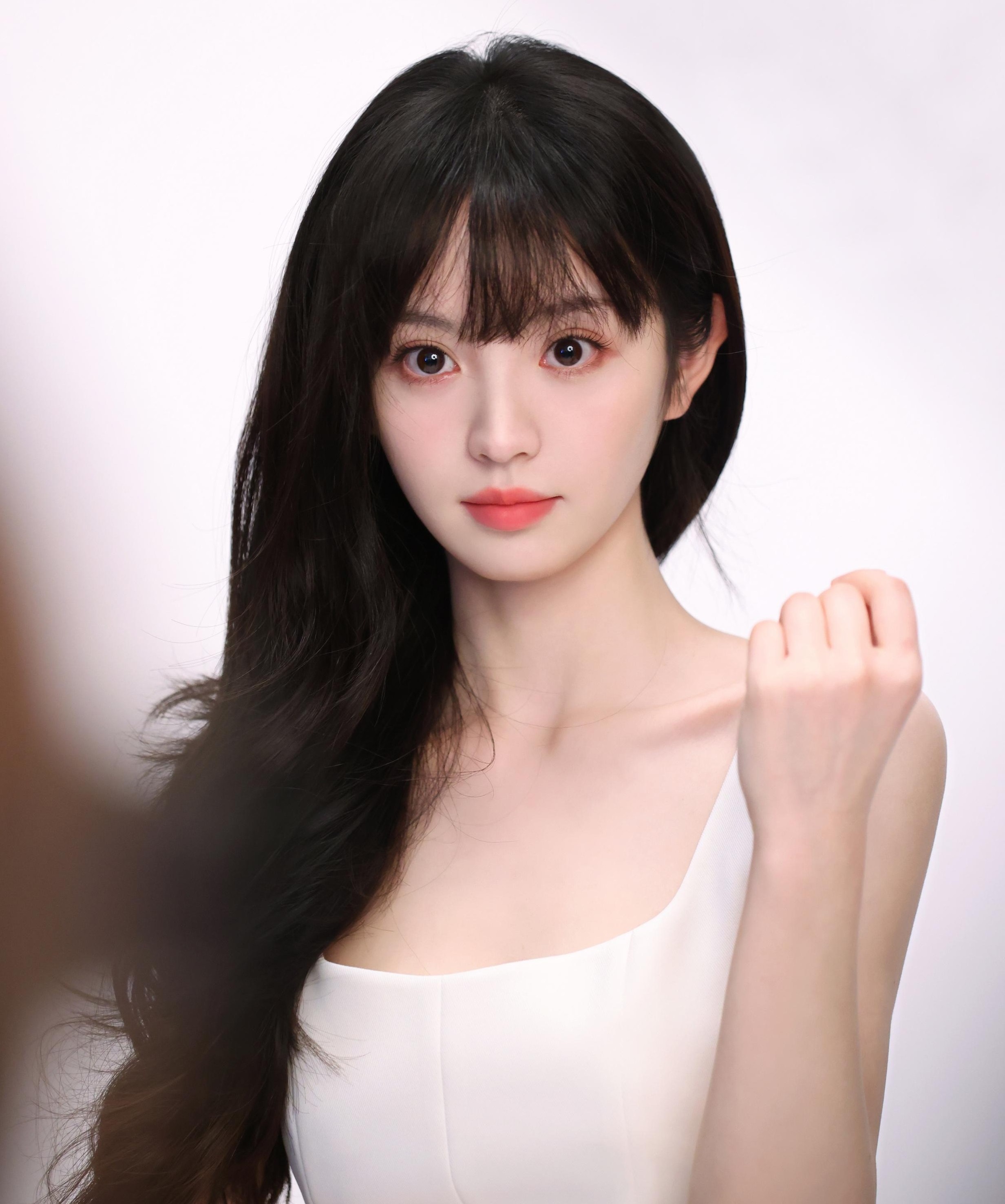 我想说，田曦薇，这次好险啊！她与许凯合作的《子夜归》刚播完，