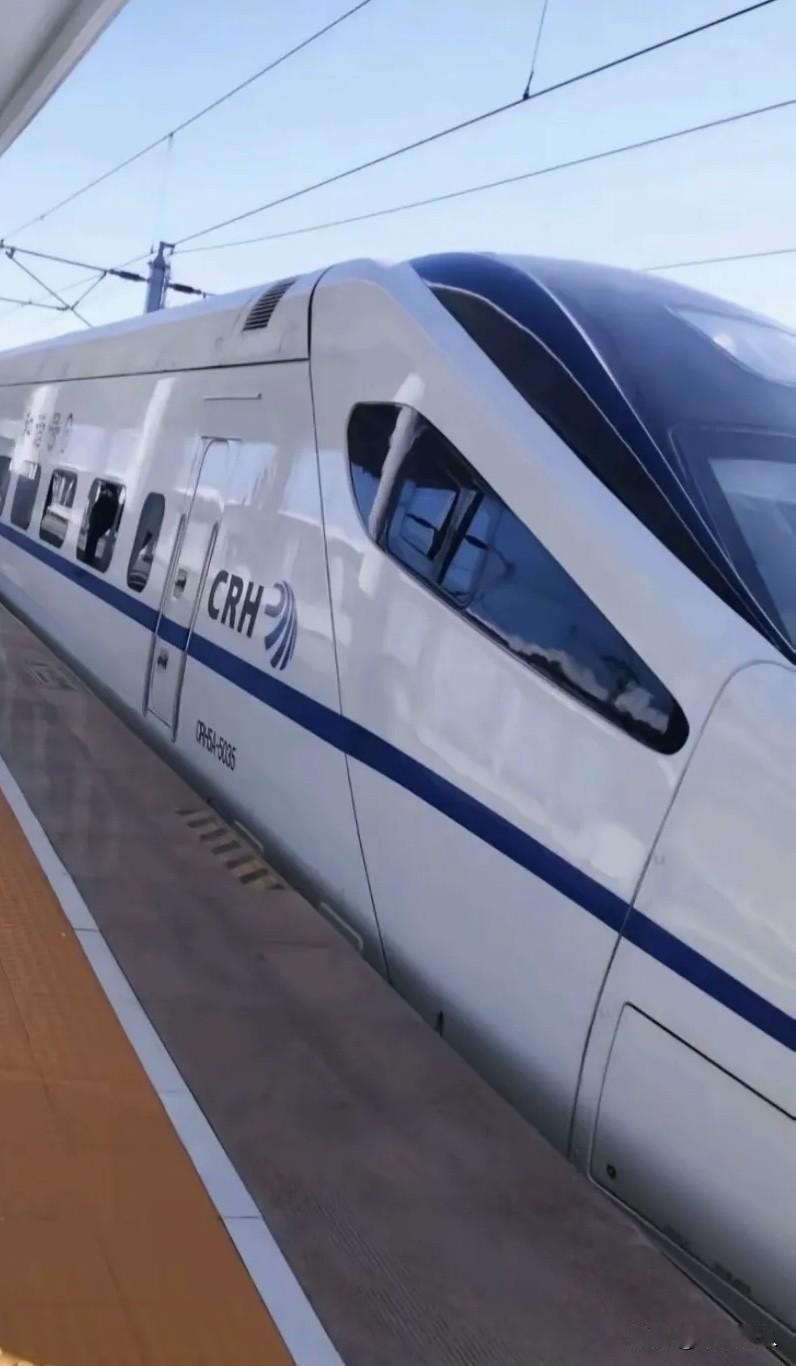 我在12306平台上，显示这个票已经卖空了，买不到了。但是，我在第三方平台上