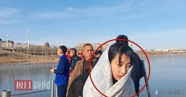 自古英雄出少年！寒冬里的小英雄！为13岁女孩李佳婷的勇敢点赞！零下5℃的