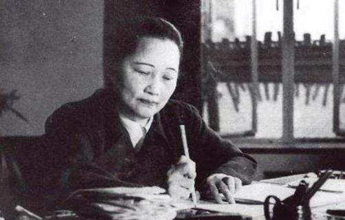 1949年上海解放，一天，宋庆龄外出有事，乘车回家时，却被战士们挡在门口。宋庆龄
