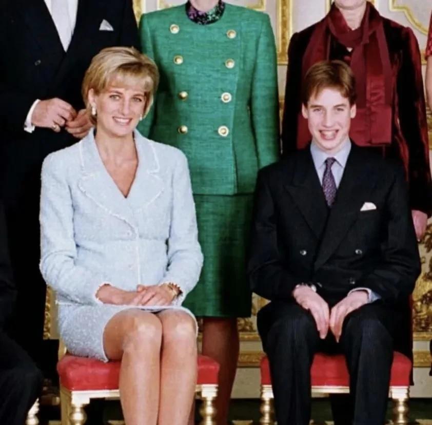 英国人为什么？这么的爱英国王室，因为英国王室没有犯过什么大错，而且英国的历史和民