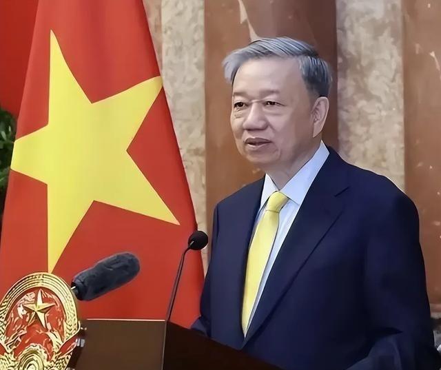 美国的海关检查员，已经走进了越南那些跟中国沾边的工厂。美国海关和贸易部门把目