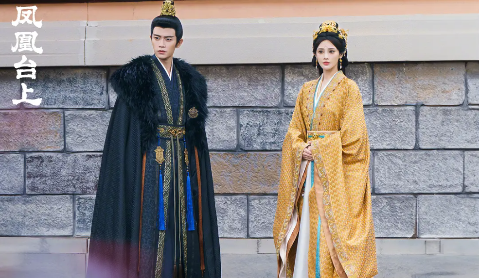 看完《凤凰台上》后，首先，我想说的是，我竟然追平了！而且还欲罢不能！