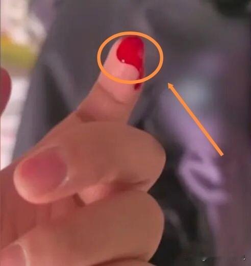 穷疯了？上海徐汇区，一商家卖了一单699元的儿童鹅绒服，被女子仅退款，还要求赔偿