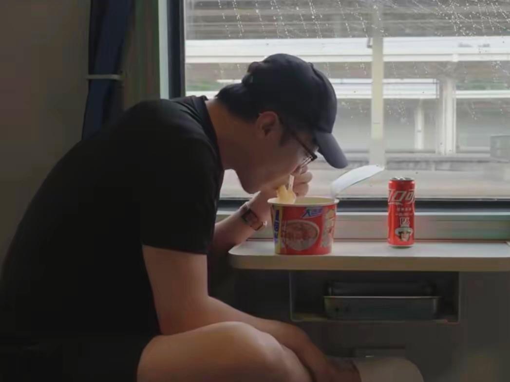 别乱搞，王自如和老罗都不是一个量级的，比不了。老罗欠几个亿靠带货轻轻松松可以