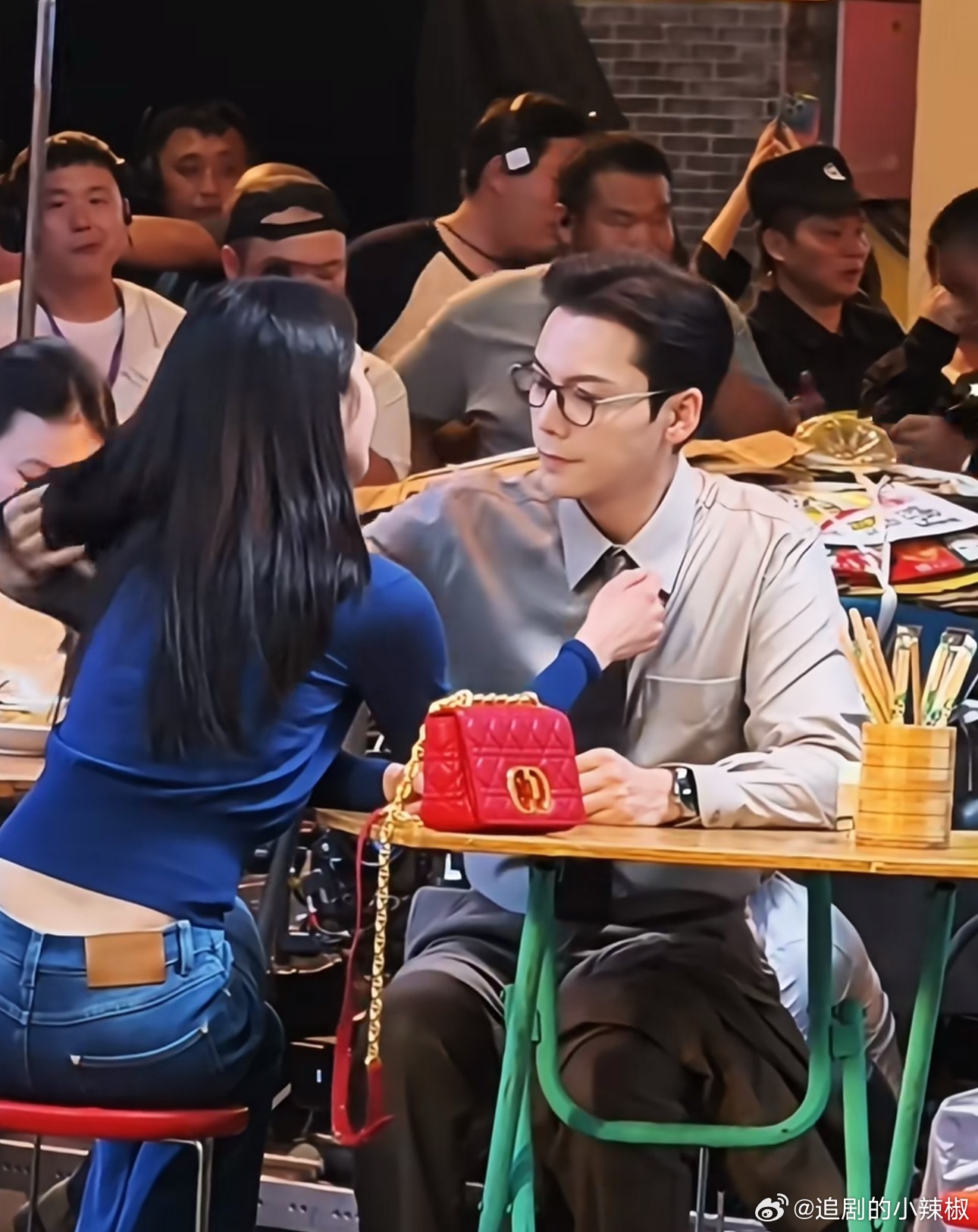 年龄差也不是问题了，大叔萝莉cp也能磕到