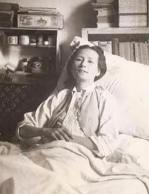 王铎：林徽因病中画的名画这是林徽因在病中，给女儿画的一幅画。里面画了一只爱