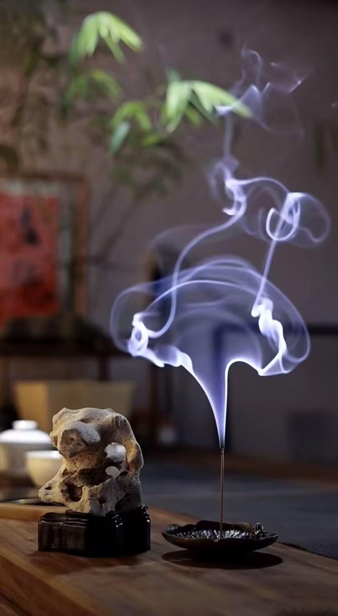 欠人情有损福报～别人替你做了事，费了精力钱财，而你没有等价的东西赠回去，就欠下
