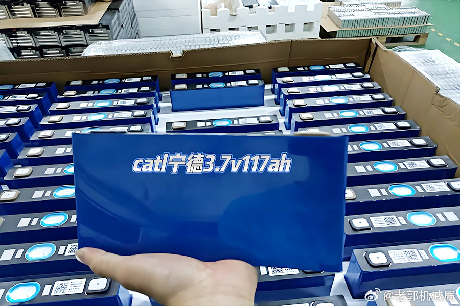 最近有网友给我留言，说现在汽车厂家会禁止买车的时候趴车底下看电池？其实不是禁止，