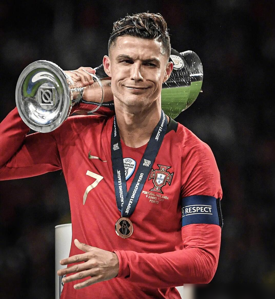 C罗没进国家队？摩根直接开骂：他就是葡萄牙足球，你们吵个屁。ESPN甩了张图，C罗来之前和之后，葡萄