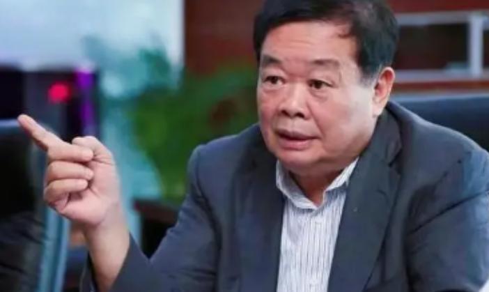 1997年的一天，一个日本人来中国拜访玻璃大王曹德旺。曹德旺请他在家里吃饭，酒过