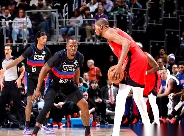 东部第一的活塞，那份跟西部交手的战绩单，摊开来真有点意思。乍一看，挺吓人。专挑