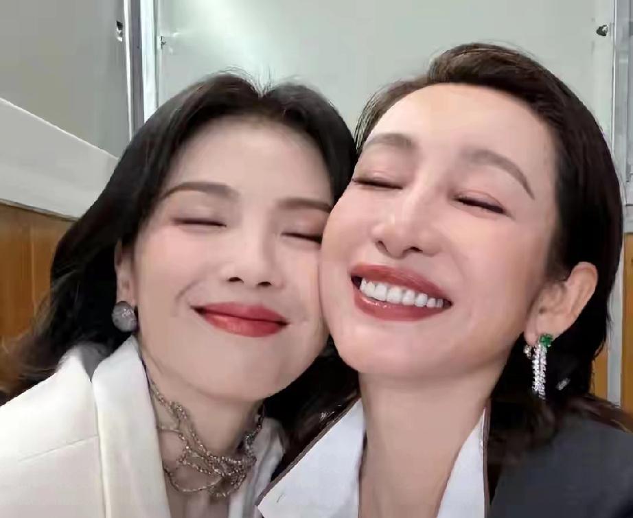 娱乐圈真闺蜜！秦海璐变卖房产倾尽身家救刘涛，双向奔赴太好哭娱乐圈塑料情谊层出不