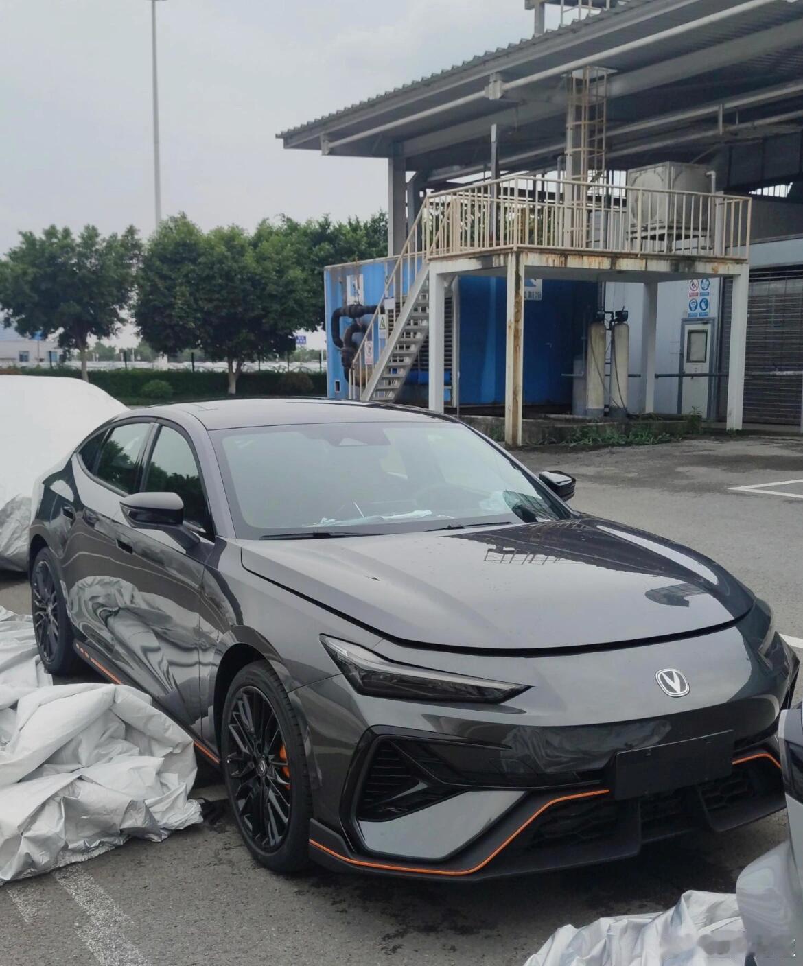 第三代长安UNI-V实车，有没有一种兰博基尼的既视感？长安UNIV​​