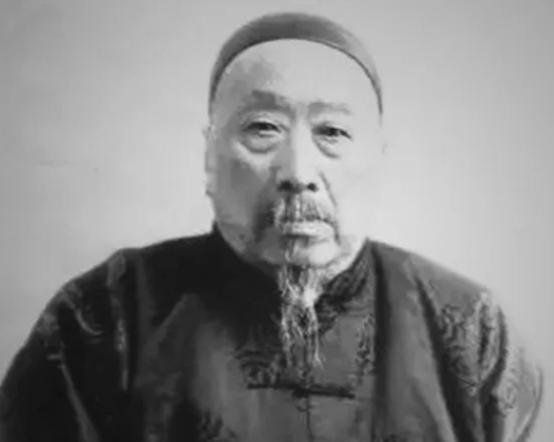 1892年，山东大善人潘守廉路过济州的一条巷口时，无意中看见一个卖煎饼的妇女，顿