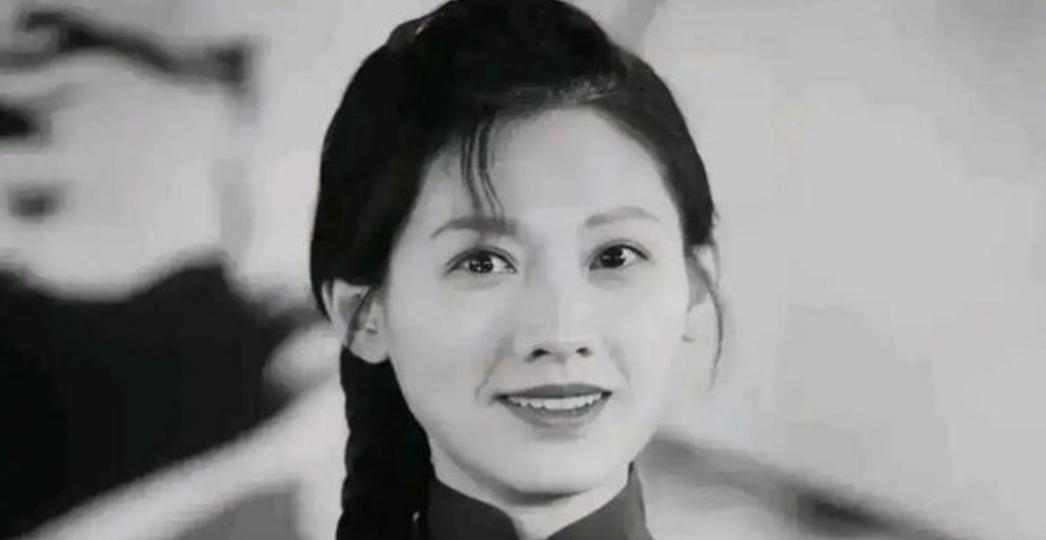 1978年，女知青李亚茹返城前夜，颤抖地揭开上衣对丈夫说：“今晚，再做最后一次夫