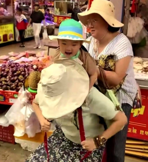 王一楠的姐姐并没有因为妹妹嫁到上海，物质条件有所改变呢。有些人觉得王一楠嫁给