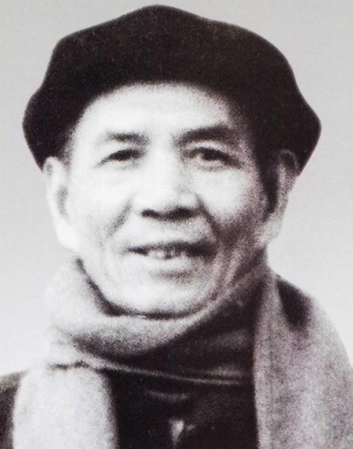 1989年的一天，在南京铁路医院附近的菜市场里，一个老同志挎着提包走到菜摊前。谁
