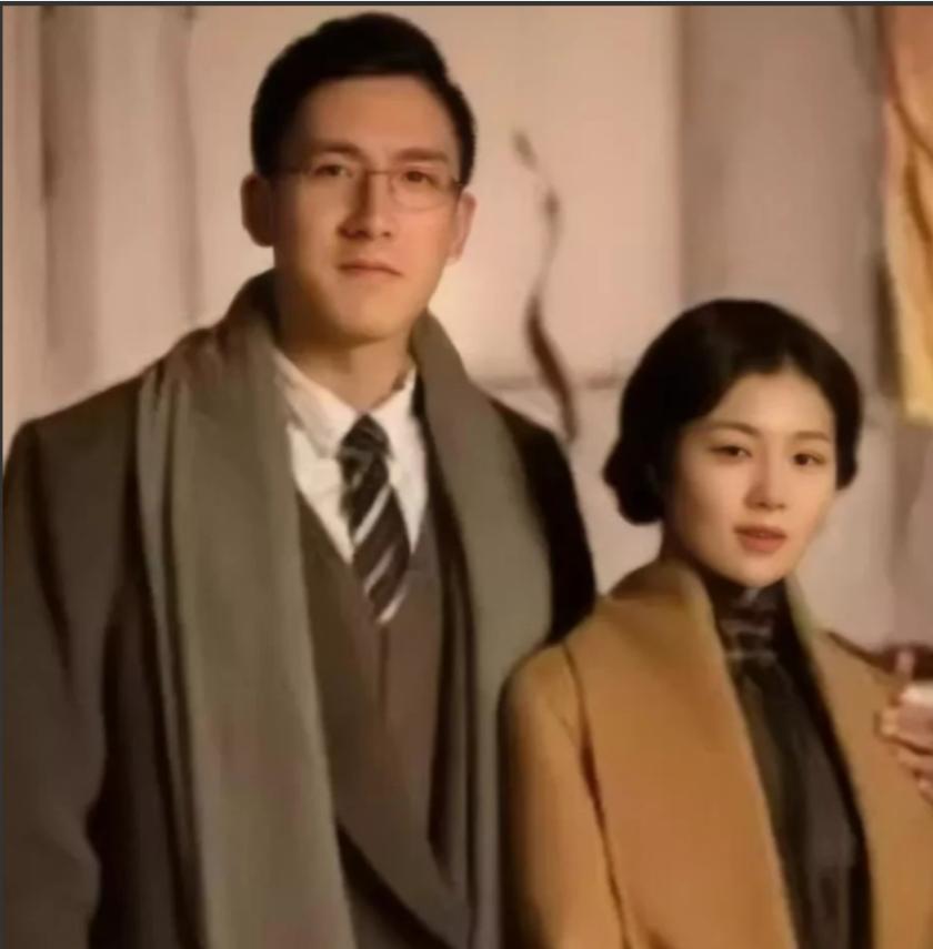 1929年，27岁清华教授周培源被催婚。朋友拿出一沓照片让他选女友。他漫不经心随